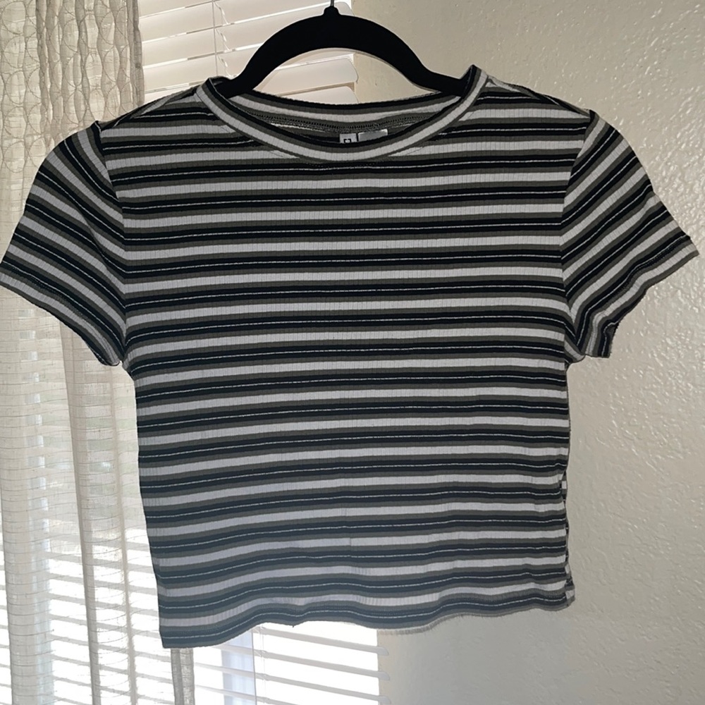 H & M striped crop tee